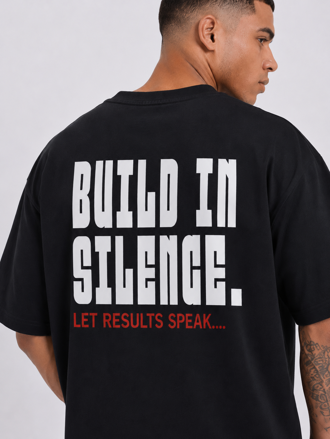 BUILD IN SILENCE OVERSIZED T-SHIRT